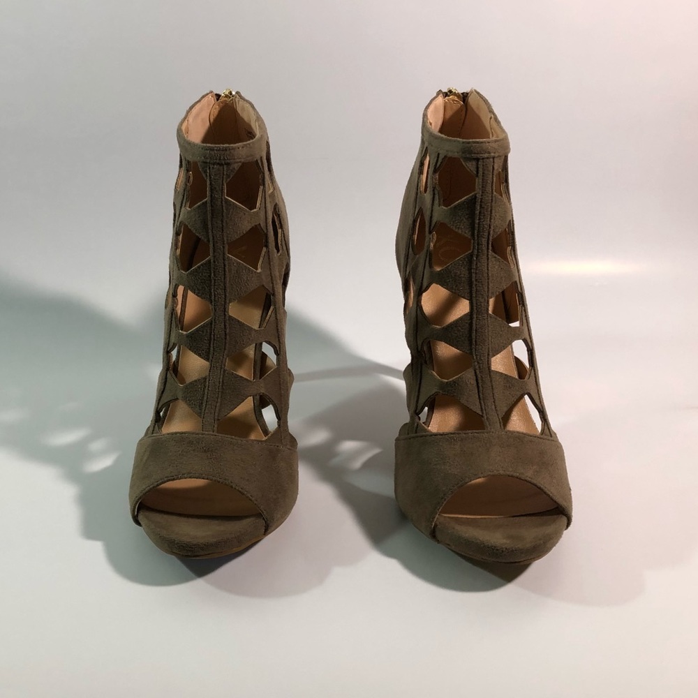 XOXO Womens Colbie Shoes Color Taupe Sz 6 6.5 7.5